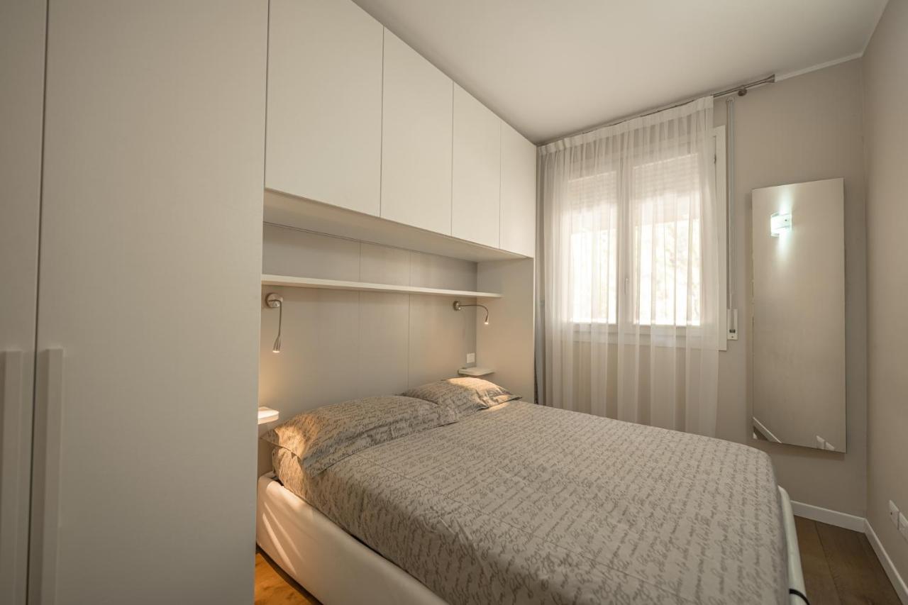 Appartamento Incantevole Con Piscina Vallecrosia Kültér fotó